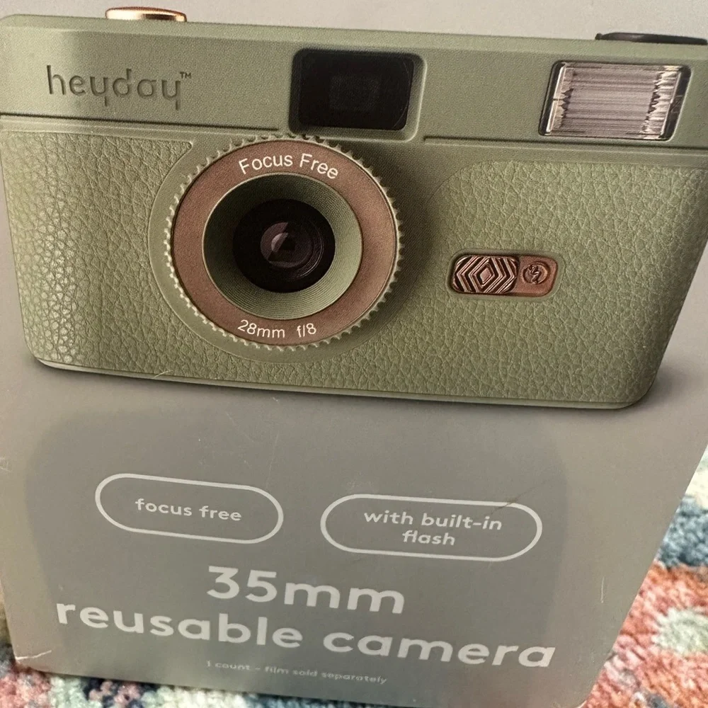 New Sage Green Reusable Camera Heyday 35MM Camera Built-in Flash Film Camera NIB